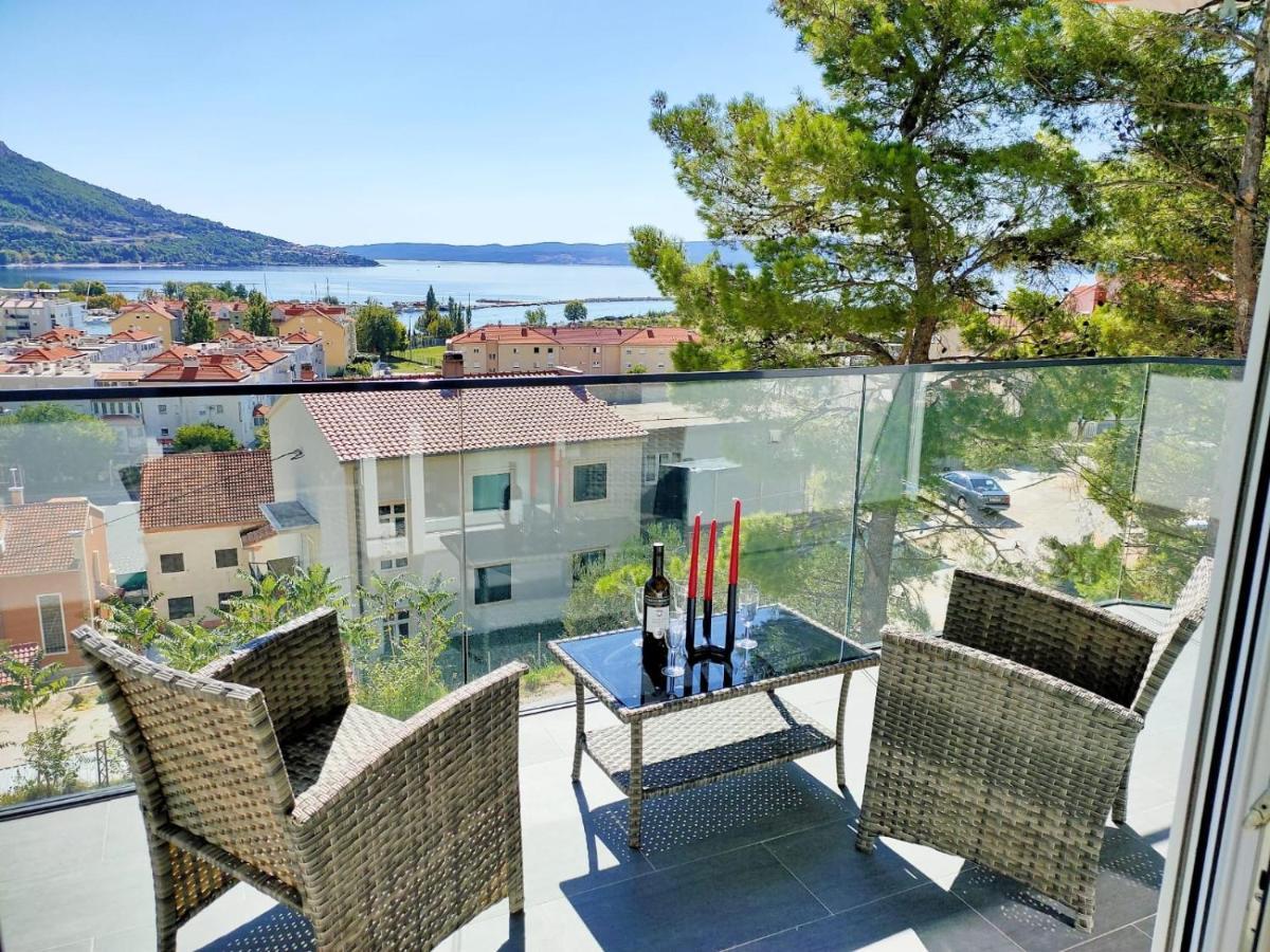 Apartments Elin Omis Exterior photo