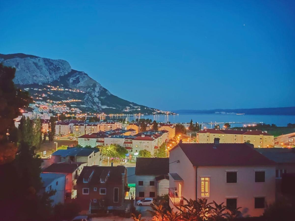 Apartments Elin Omis Exterior photo