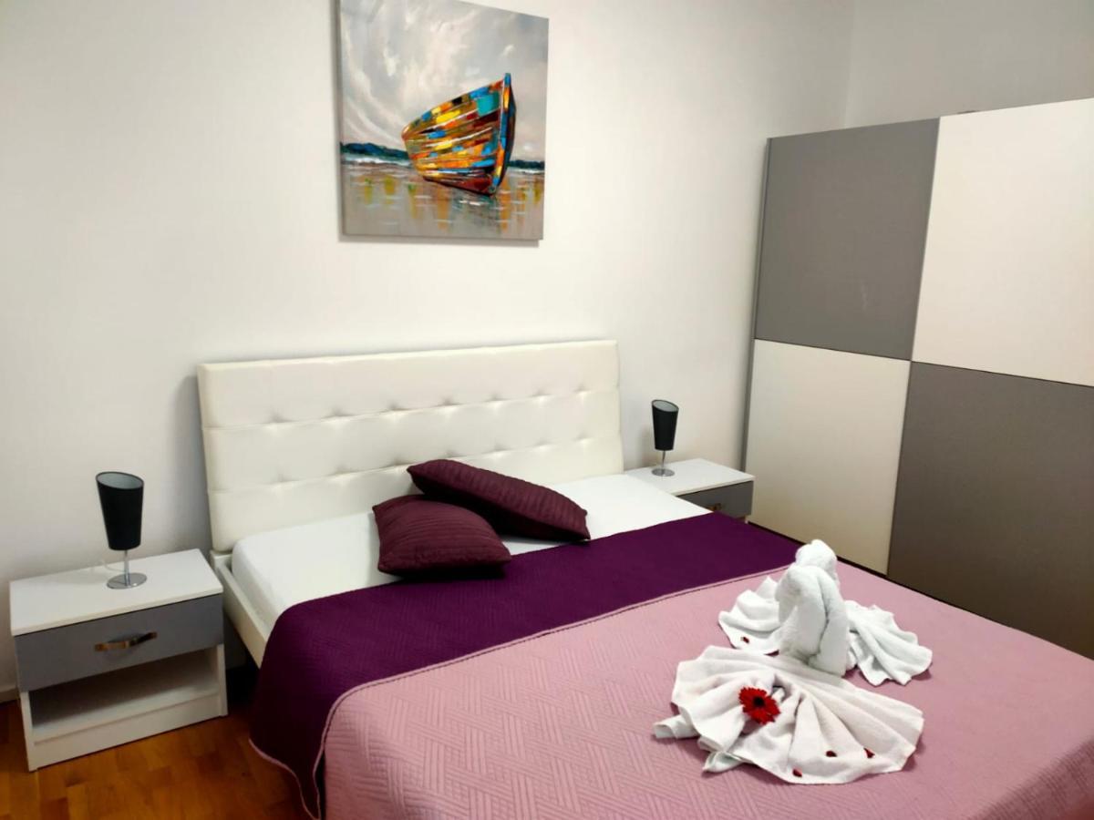 Apartments Elin Omis Exterior photo