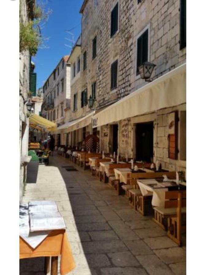 Apartments Elin Omis Exterior photo