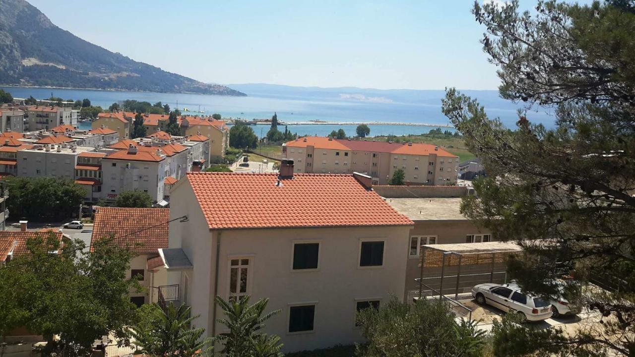 Apartments Elin Omis Exterior photo